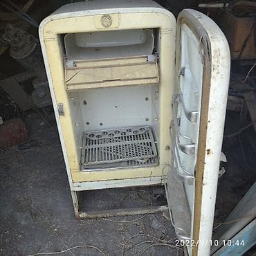 fridge: Продаю холодильник МИР, в рабочем состоянии. Минус в том что сломалась — 1