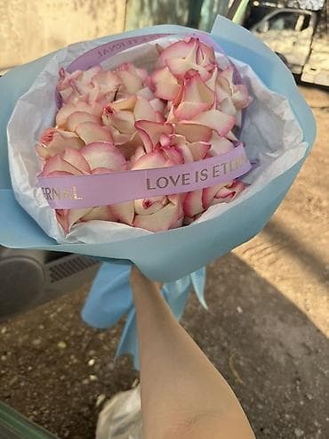 свидание: Букет из роз «Love Is Eternal» - Нежные двуцветные розы: кремовые — 2