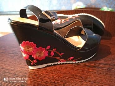 Туфли: Абсолютно новые танкетки с вышивкой, очень аккуратно и красиво сидят — 1