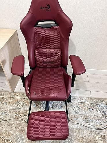 Игровые кресла: Игровое/офисное кресло AeroCool, бордовый цвет. Покупали за 16.000 — 2