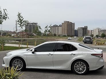 таёт: Toyota Camry: 2018 г., 2.5 л, Вариатор, Гибрид, Седан — 7