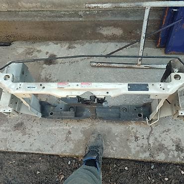 крепление фары: Экран крепления радиатора Honda, Б/у — 2