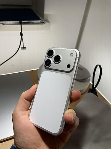 ipod 2: IPhone 17 Pro, Б/у, 256 ГБ, Серебристый, Наушники, Зарядное устройство, Защитное стекло, 100 % — 2