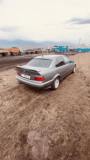 honda crb: BMW 3 series: 1991 г., 1.8 л, Седан — 1