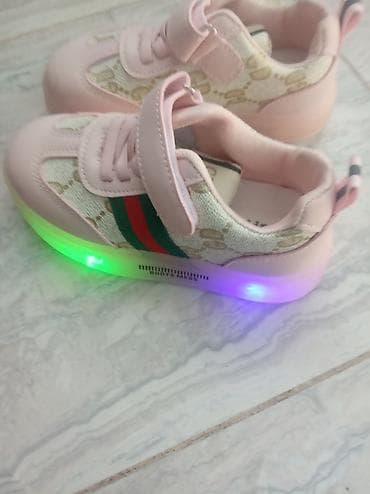 28 р. абсолютно новые. гелиевая подошва,нескользящая. супер цена за