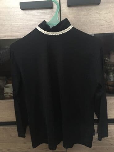 кофта для беременных: Нарядный свитерок,52 размера, состояние отличное, 500 сом — 2