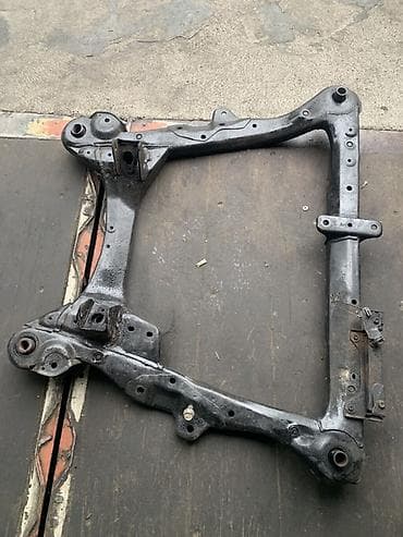 Передний подрамник Toyota