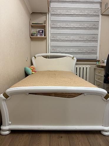Продаю кровать с ортопедическим матрасом и прикроватной тумбой. Б/у в — 2