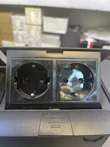 party box: Розетка, С заземлением, Встроенные — 3