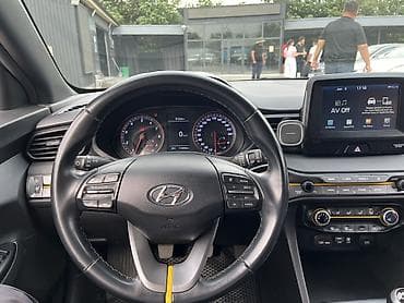 9: Hyundai Veloster: 2018 г., 1.6 л, Механика, Бензин, Лифтбек — 7