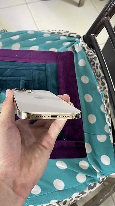 max 3: IPhone 13 Pro Max, Б/у, 256 ГБ, Золотой, Защитное стекло, Чехол, 80 % — 3