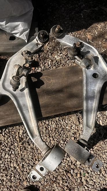 анатомическая подушка: Комплект рычагов Nissan Б/у — 2