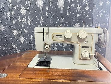 Швейная машина Подольск 142 в комплекте с встроенной тумбой