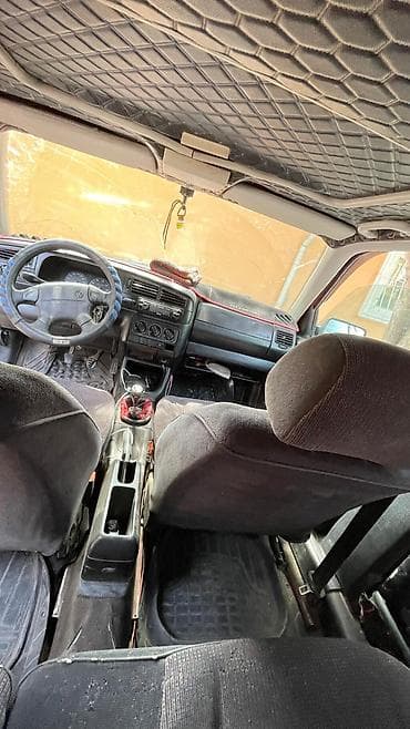 Volkswagen Vento: 1994 г., 1.8 л, Кол менен иштөөчү, Бензин, Седан — 5