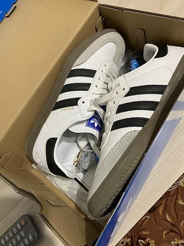 Adidas Samba OG - Классическая модель с тремя полосками, надписью