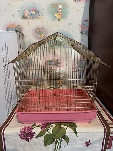 Клетка для мелких и средних птиц - Просторная металлическая клетка с at lalafo.kg Клетка для мелких и средних птиц - Просторная металлическая клетка с