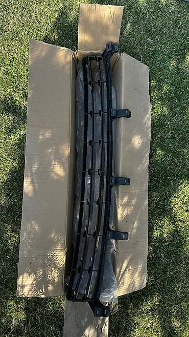 Рулевая часть: Решетка радиатора Lexus Оригинал — 2