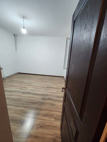 бишкек прадажа дом: 32 м², 1 бөлмө, Унаа токтотуучу жай, Забор, тосулган — 1