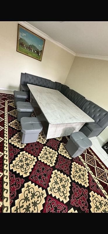 Эмерек: Угловой комплект со столом и пуфиками Вместительность до 12-14 — 1