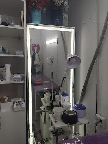 зеркало переносное в полный рост: Напольное зеркало с LED‑подсветкой на колесах - Полноразмерное — 2