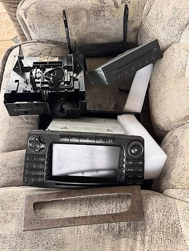 Магнитолы: Монитор на в сборе в оригинале на 211 AMG — 1