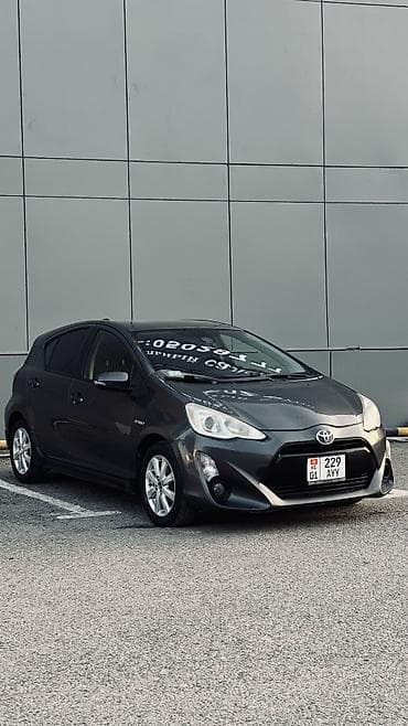 обшивка дверей на гольф 4: Toyota Prius C: 2017 г., 1.5 л, Вариатор, Гибрид, Хэтчбэк — 3