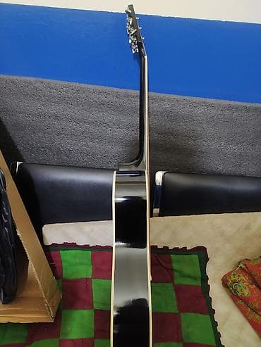 фикс лук: Акустическая гитара с вырезом (cutaway), цвет – черный глянец — 4