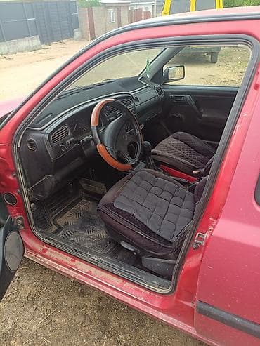 Volkswagen Vento: 1993 г., 1.8 л, Механика, Бензин, Седан — 1
