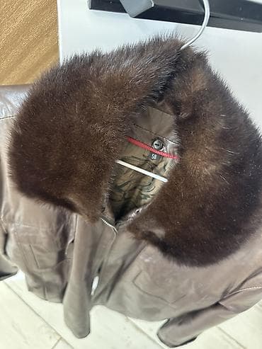 кожа змеи: Куртка, С утеплителем, Манжеты на рукавах — 4