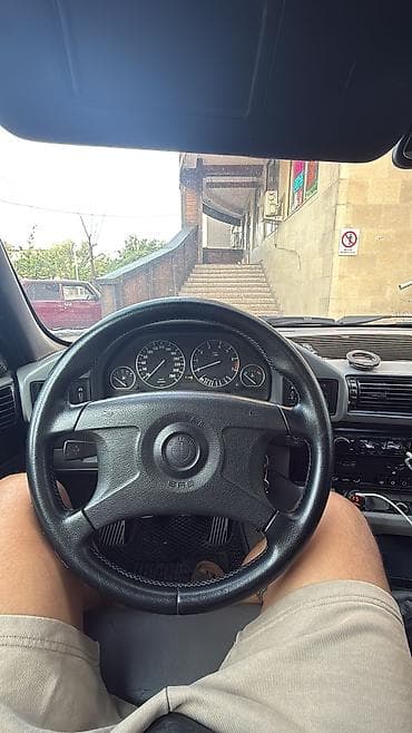 step 2: BMW 5 series: 1996 г., 3.2 л, Механика, Бензин, Седан — 4