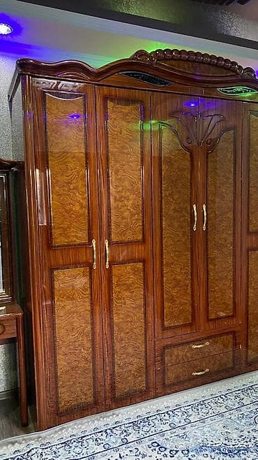 детский парта стол стулья: Спальный гарнитур в классическом стиле из массива/шпона с глянцевой — 4
