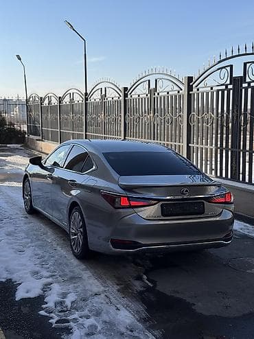 echo platz: Lexus ES: 2020 г., 2.5 л, Вариатор, Гибрид, Седан — 4