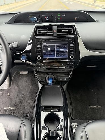 byd e2 2023: Toyota Prius: 2019 г., 1.8 л, Вариатор, Гибрид, Хэтчбэк — 9