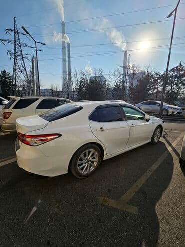 продаю бу шины: Toyota Camry: 2019 г., 2.5 л, Автомат, Гибрид, Седан — 5