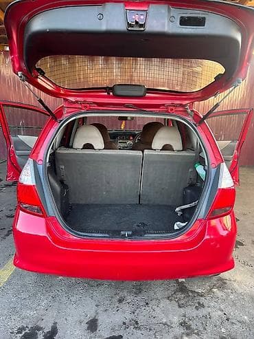Продажа авто: Honda Fit: 2004 г., 1.5 л, Вариатор, Бензин, Хэтчбэк — 2