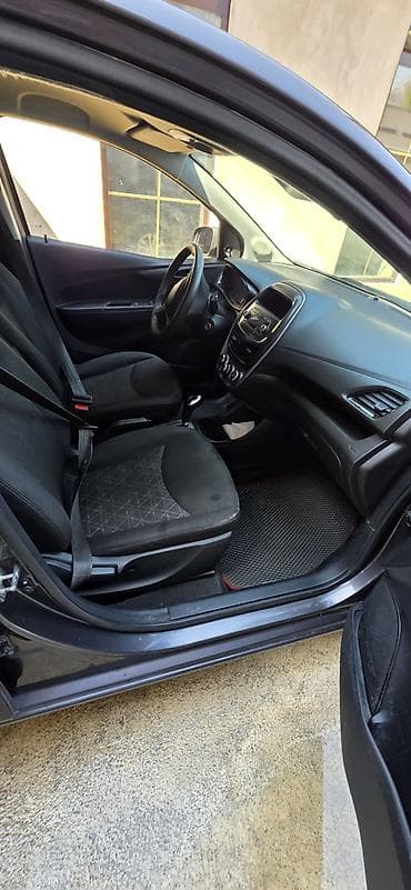 Транспорт: Chevrolet Spark: 2016 г., 1 л, Автомат, Бензин, Универсал — 9