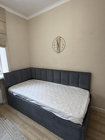 Строительные леса, стойки: Угловая односпальная кровать с мягкими спинками и подъемным основанием — 7