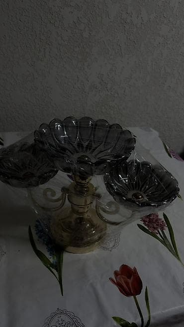 Трёхъярусная фруктовница/конфетница на ножке. - Материал чаш at lalafo.kg Трёхъярусная фруктовница/конфетница на ножке. - Материал чаш