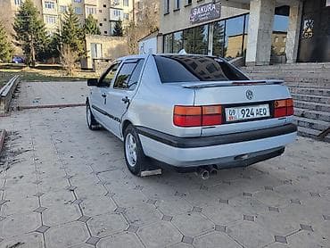 mini car: Volkswagen Vento: 1993 г., 1.8 л, Ручные, Бензин, Седан — 3