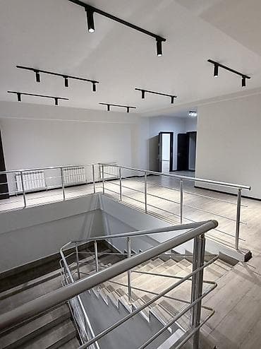 коня: •Сдается просторное офисное помещение в центре города• На длительный — 5