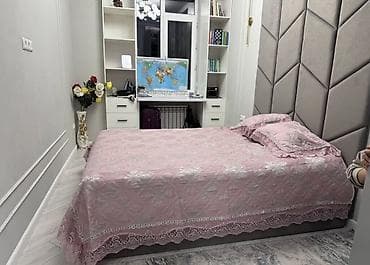 90 см: Двуспальная кровать, Б/у, С мягким изголовьем, длина - 200 см — 1
