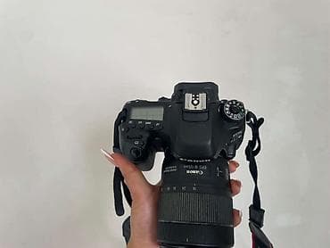 Зеркальная камера Canon EOS с зум-объективом Canon EF‑S 18–135mm