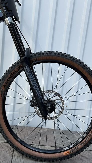 Велосипеддер: 2023 YT Tues Core 2 Wheel Size 27.5" Вилка RockShox BoXXer Select — 7