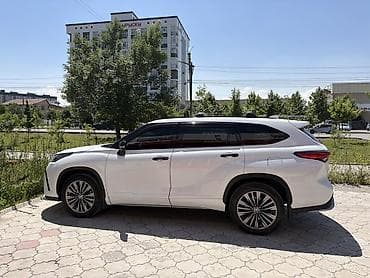 byd e7: Toyota Highlander: 2022 г., 3.5 л, Автомат, Бензин, Кроссовер — 1