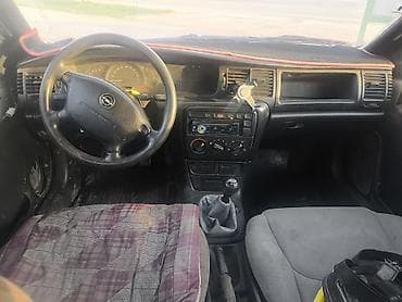 Opel: Opel Vectra: 1997 г., 1.6 л, Механика, Бензин, Седан — 5