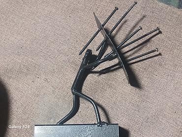 Велосипед аксессуарлары: Металлическая статуэтка, изображающая фигуру человека со щитом и — 1