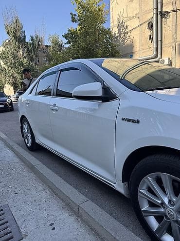 Toyota Camry: 2013 г., Гибрид — 6