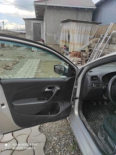 зеркало каракол: Volkswagen Polo: 2013 г., Кол менен иштөөчү, Седан — 1