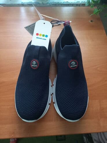 Крассовки новые для мальчика подростка размер 38