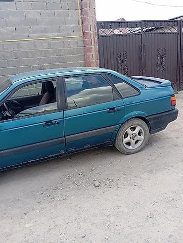 чехии: Volkswagen Passat: 1991 г., 1.8 л, Механика, Бензин, Седан — 2